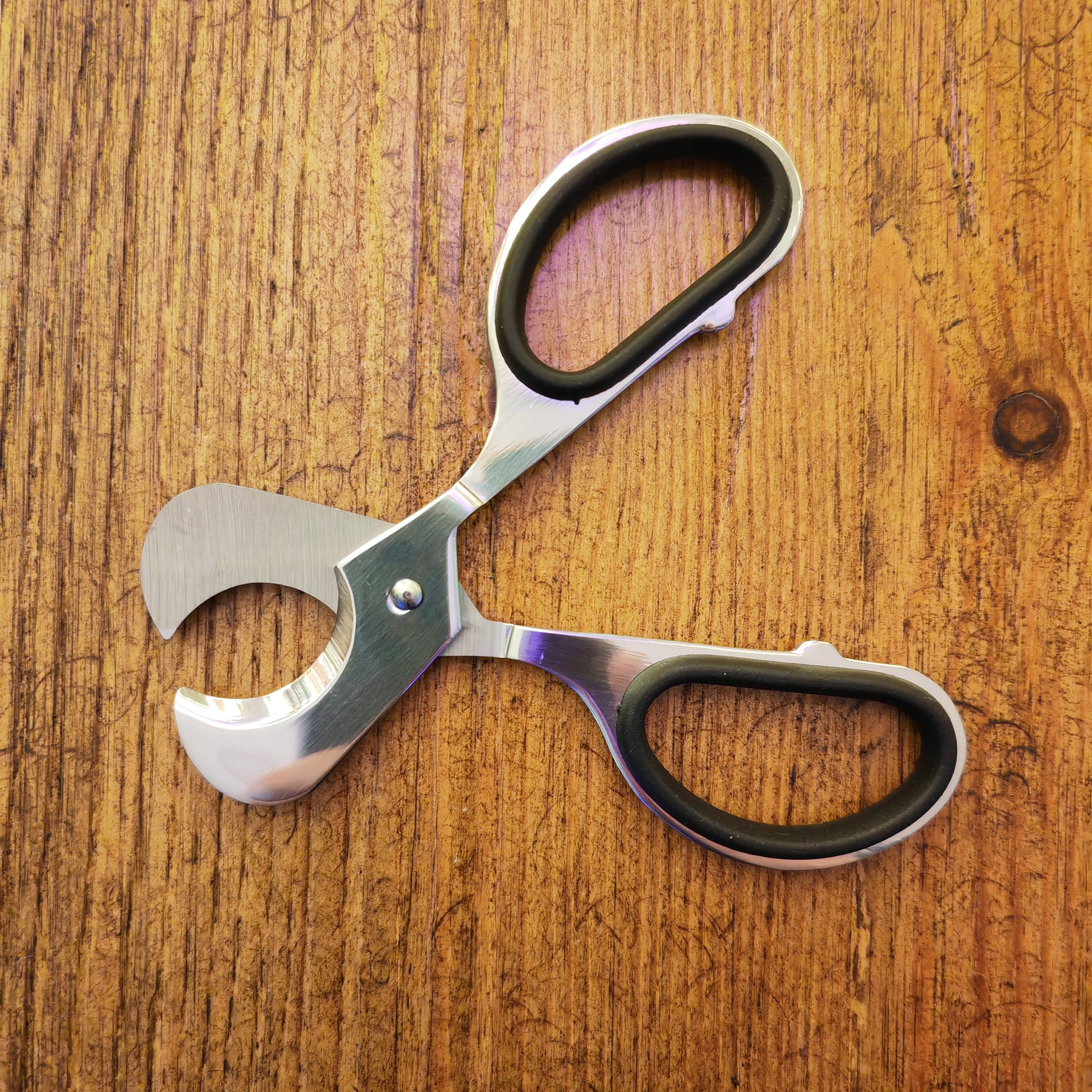 Scissors cigar