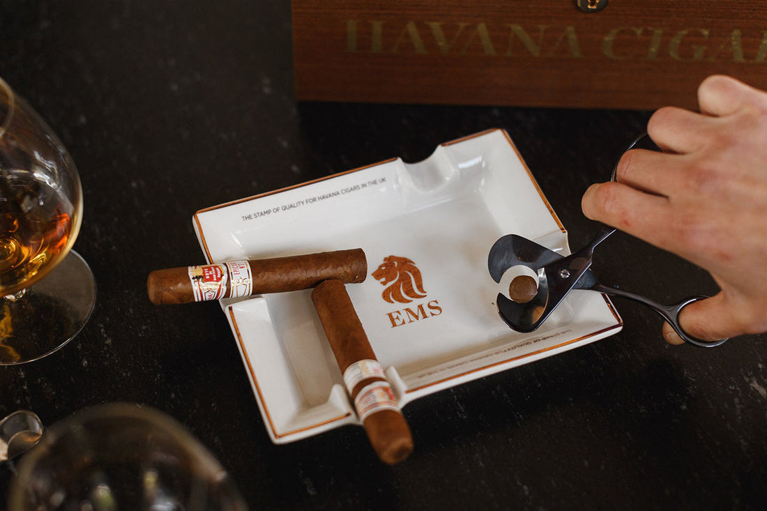 How to cut a cigar and light a Cigar