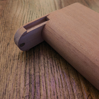 Magnetic lock mechanism on cigar case